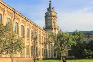 西安外国语大学国际学院需要什么申请材料?