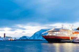 西安外国语大学国际学院国际邮轮乘务专业学费标准是多少？