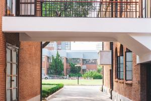 滨州学院乘务学院培训费一年多少钱?