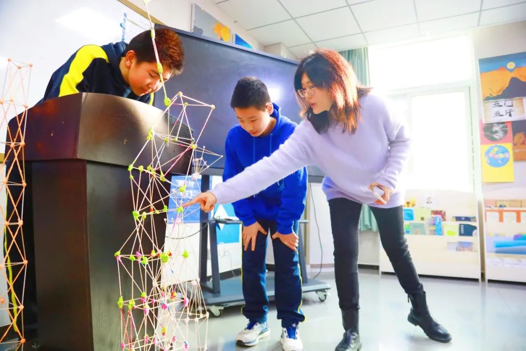 新府学外国语学校课程