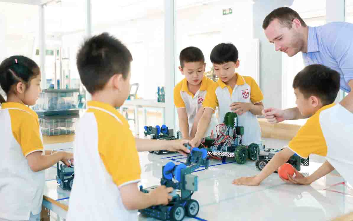 ���Ϲ���ѧУ