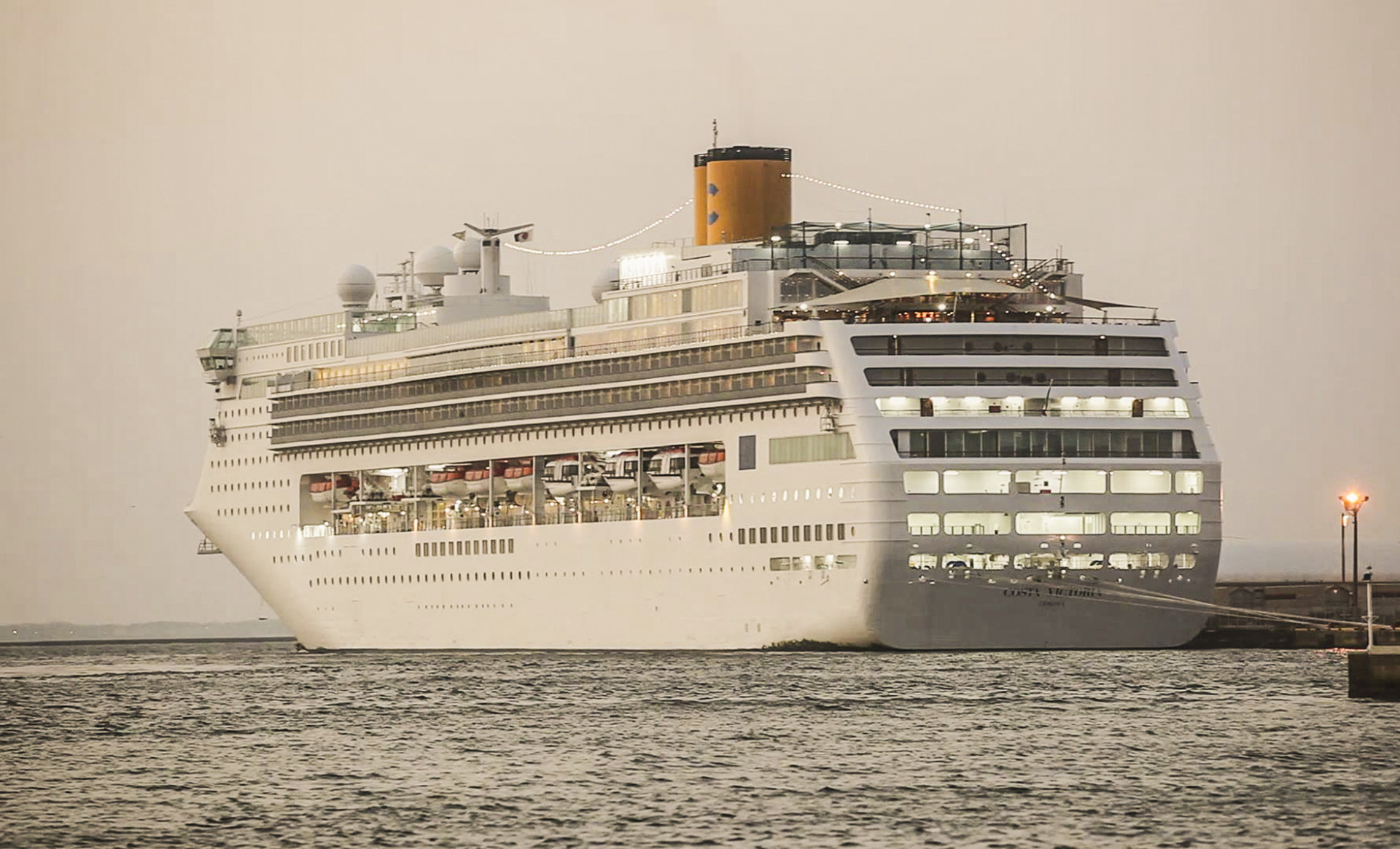 2023年国际邮轮乘务与管理专业专科报名条件