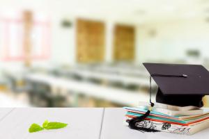 大连海事大学继续教育学院毕业证是全日制自考文凭吗？