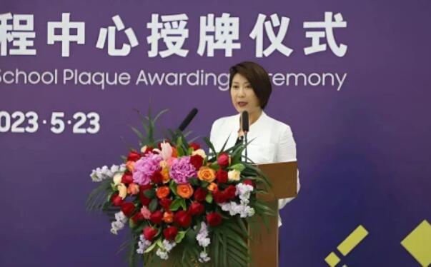 北京市中关村外国语学校理事长韩梅