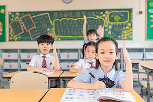 华油荣德小学离燕郊有多远？