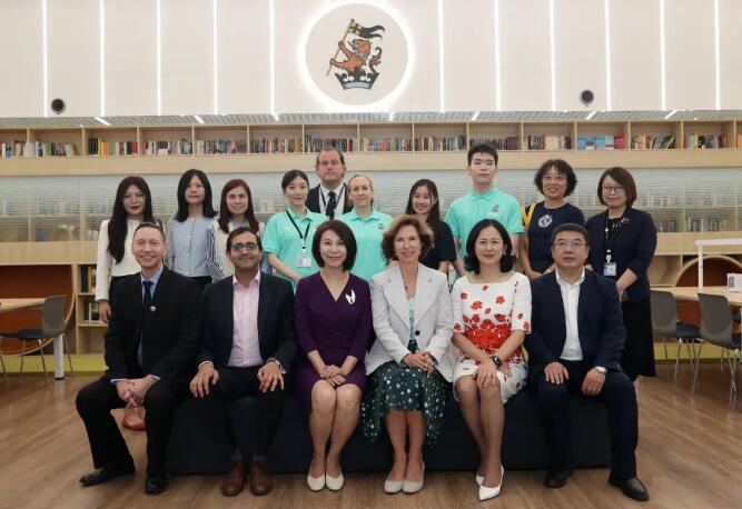 英国驻华大使一行访问惠灵顿天津校区6.jpg