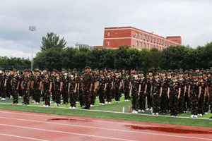 北京怀柔索兰诺中学2023-2024级学生军训开营仪式——迷彩青春 激昂奋进