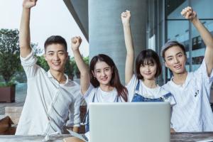男生学中原工学院继续教育学院空乘专业有没有前途？