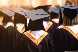 女生在上海立达学院继续教育学院航空服务专业毕业月薪多少？