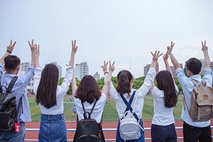 三河市燕桥学校高中部可以寄宿吗？
