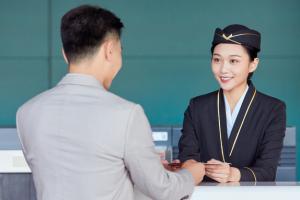 中原工学院继续教育学院空乘专业有没有前途？