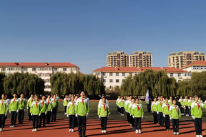 华油荣德小学第五届跑操、太极拳比赛——以动健体，以静养心；积极进取，奋勇争先