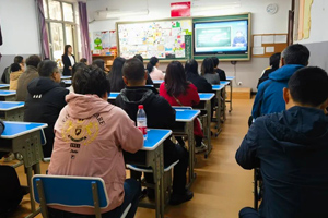 北京市海淀区崛起实验学校召开家长会——“家校共育 聚爱同行”