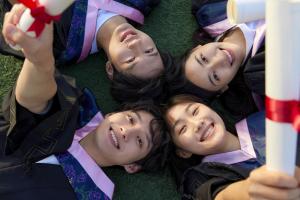 初中毕业报考航空服务专业可以吗?