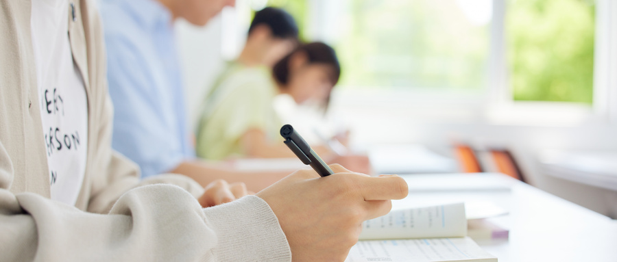 ʡְְҵУͨΪСְҵѧߡǣÿһЩѧδܴﵽ¼ȡߣôЩδ¼ȡѧЩѡأǽΪϸܡ  1. ְҵѧУ δְͨߵеѧְҵѧУһѡ񡣺ʡڶְҵѧУ˸רҵеӡҽȡѧԸԼȤְҵ滮ѡʵѧУרҵе  2. ѡרѧУ רѧУһɫĽΪѧṩְҵѵʵᡣЩְҵŨȤѧ˵רѧУһܺõѡרѧУѧԽϵͳְҵѵΪĹó׼  2024ʡְߵδ¼ȡѧȻһЩѺѡ񣬵Ҳкܶ;ѡǵְҵѧУѡרѧУǿ鵱ҪѧֿԼȤְҵ滮δչԼѡϣÿλѧܹҵʺԼĵ·Ϊδ¼ʵĻ  ƼĶ  2024ӱûʲôѧУ