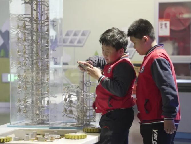 北京市海淀区崛起实验学校师生社会实践课堂——走进北京科学中心