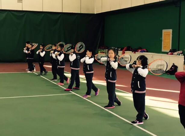 北京中关村外国语学校小学特色课程