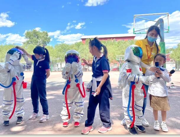 北京中关村外国语学校小学特色课程