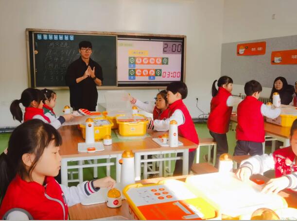 北京中关村外国语学校小学特色课程