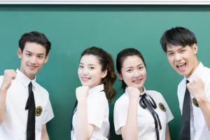 广东外语外贸大学公开学院有校服吗？