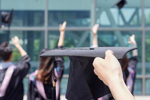 2024年多少分可以上滨州学院乘务学院呢？