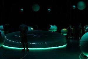 北京市忠德学校宿舍教室里有空调暖气吗？学校环境如何？