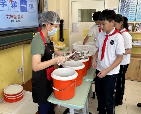 ������СѧУ������ʳƷ��ȫ�ܼ࣡���ú���ס�����ʳԵİ��Ŀ��Կ�����Щ˽��ѧУ