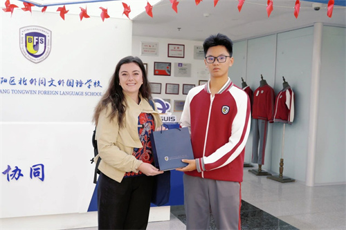 ���׶��ѧ���������ٱ���ͬ�������ѧУ�������ؼ�