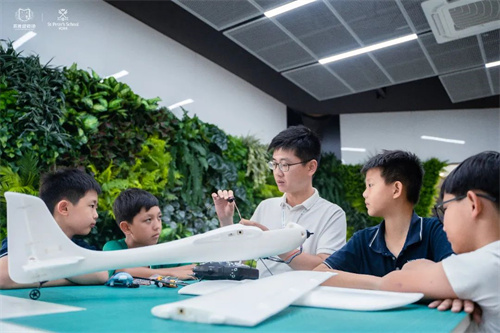 英雅盛彼德学校科技探秘日