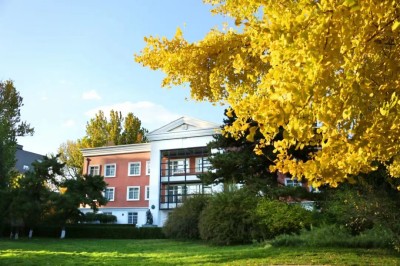 北京市私立汇佳学校是昌平区的学籍吗？国际部也有学籍吗？
