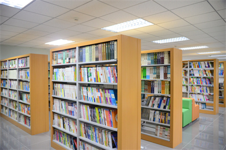 �����¸�ѧ�����ѧУ