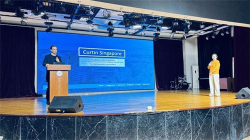 新加坡科廷大学校校长到访北京市中关村外国语学校