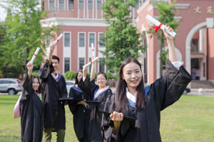 中留服认证的青岛大学2+2留学项目，小班授课，政策保障！