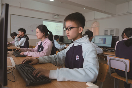 北京市海淀区崛起实验学校