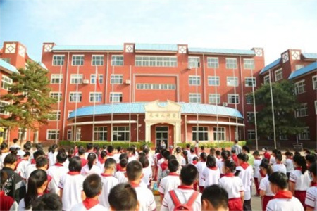 �����з�̨���±���ѧУ