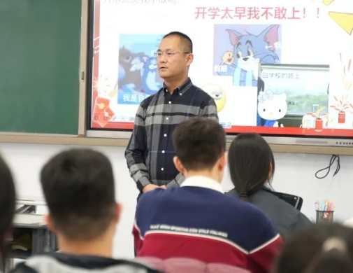 张家口未来学校高中部召开2024-2025学年第二学期第一次班会！
