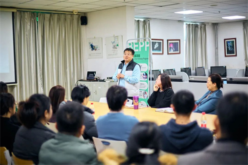 �����м�ѧУ������