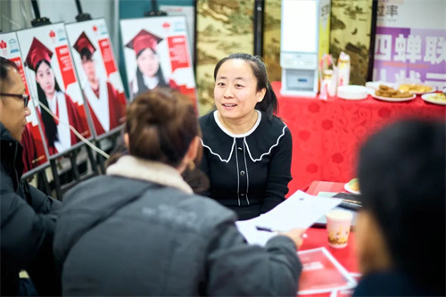 �����м�ѧУ������