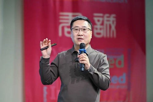 ����ѧУDeepSeek��ѵ