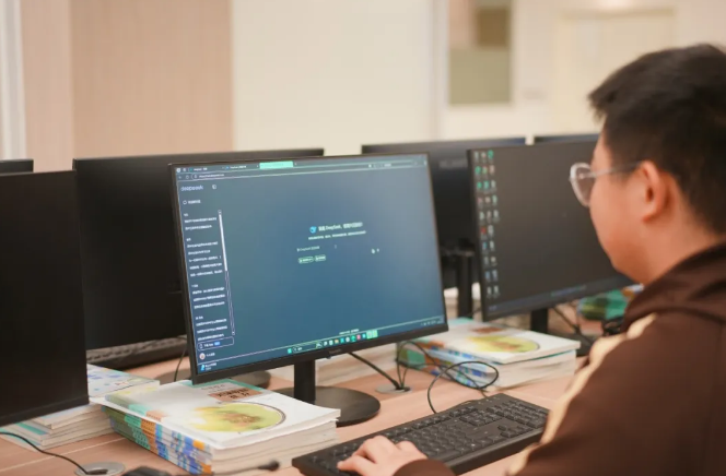 ҫӢ̬ѧУѧӲμӴ´