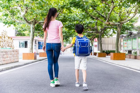 北京中加学校|通州华仁学校外地户口可以上吗，要满足哪些条件？