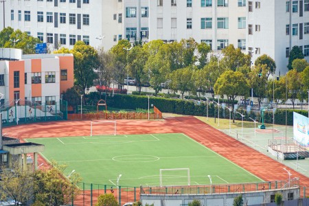 北京市丰台区新北赋学校小学部课后托管服务具体安排怎么样，最晚几点接孩子？
