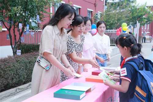 北京市中关村外国语学校小学部开学