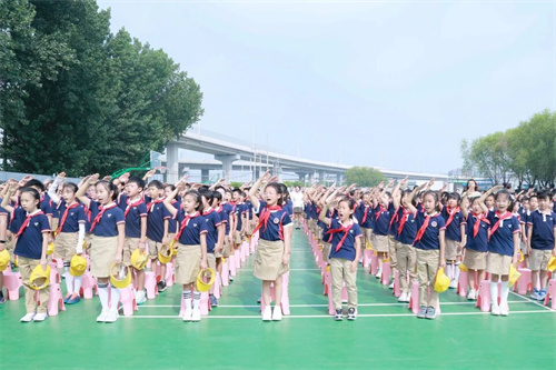 北京市中关村外国语学校小学部开学