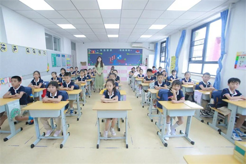 北京市中关村外国语学校小学部开学