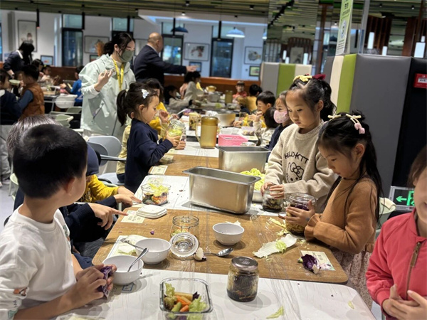 �����յ���ɫ�γ�