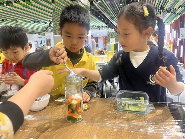 �����յ���ɫ�γ�