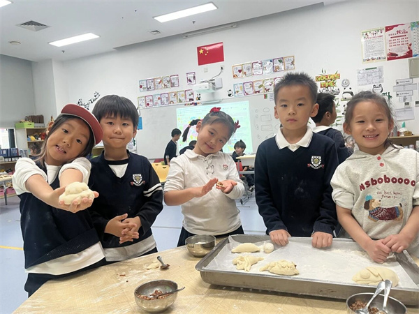 �����յ���ɫ�γ�