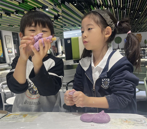 �����յ���ɫ�γ�