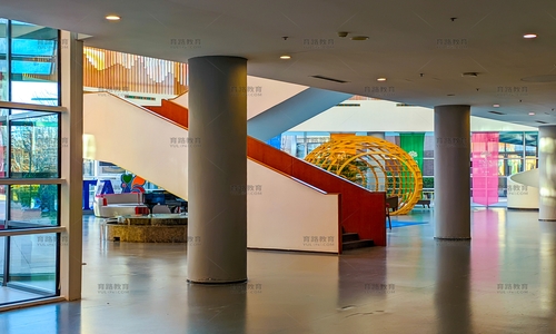 ��Ӣ��ѧУ��ѧ¥��